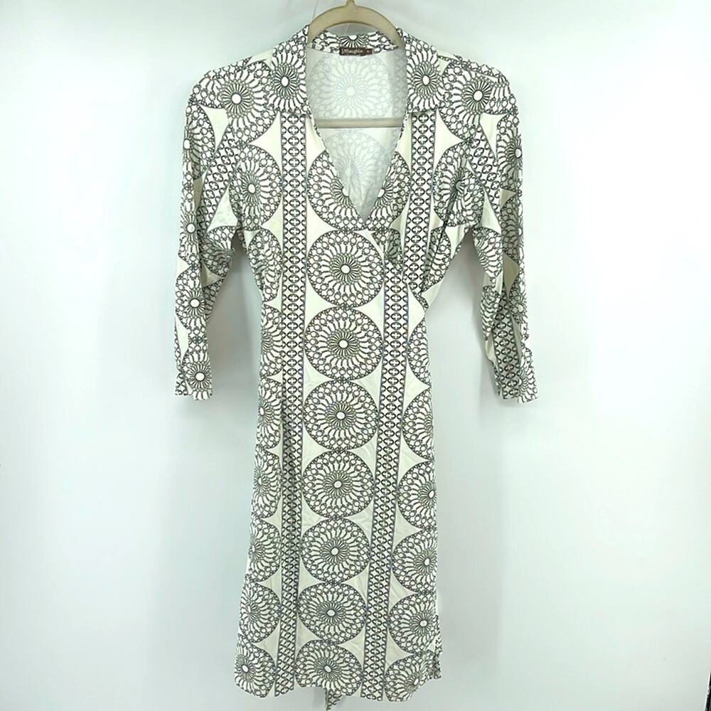 J. McLaughlin Catalina cloth stretch medallionn print long sleeve be wrap dress